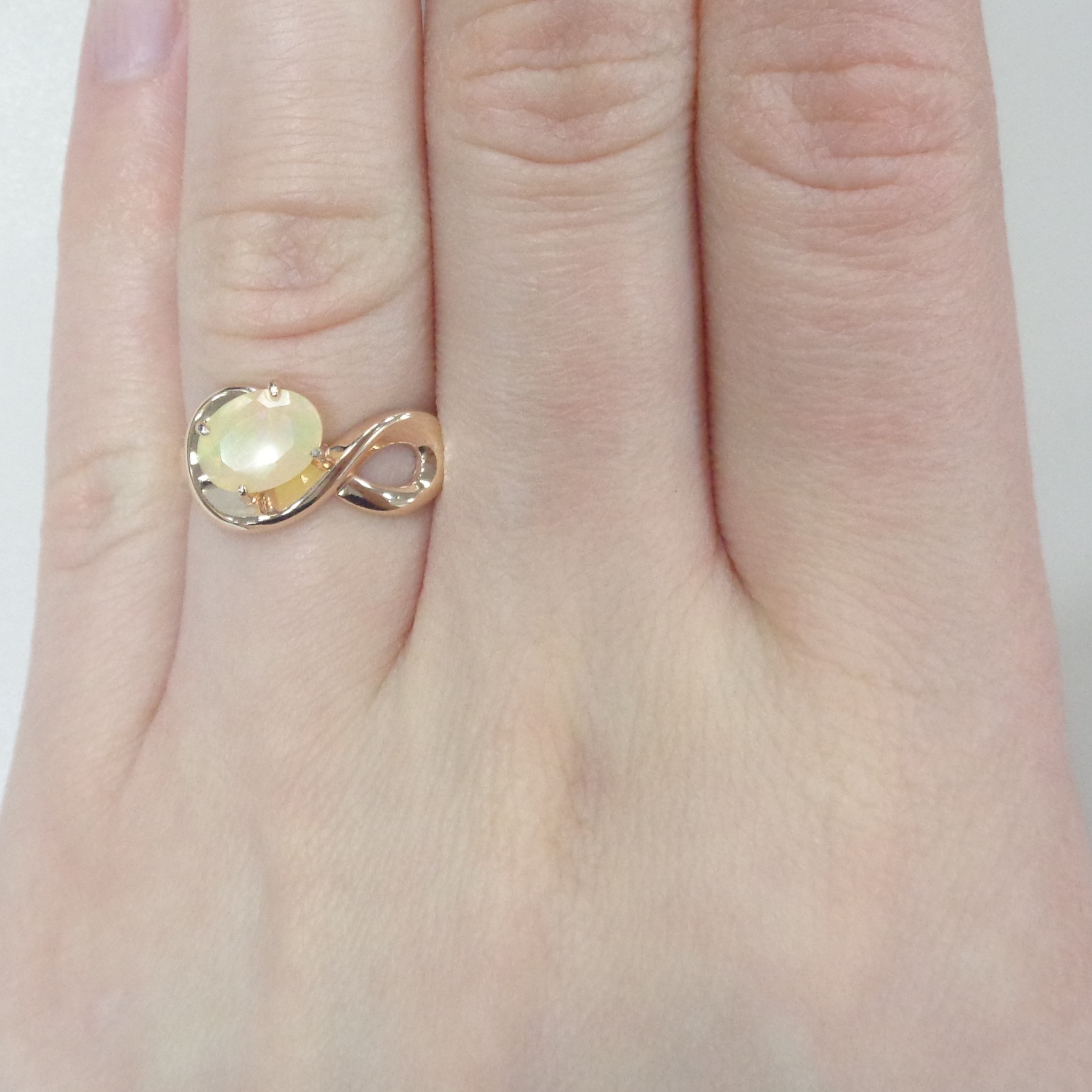 Серебряное кольцо с опалом